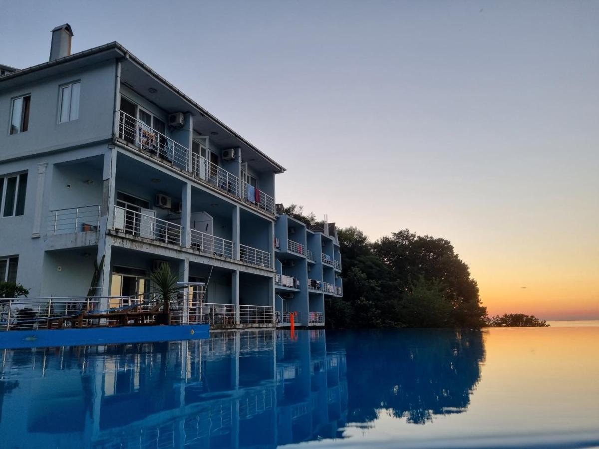 Calypso Kvariati Hotel Exterior photo